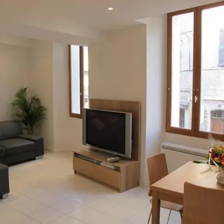 Apartment Heart Of Old 1 Min To Beach