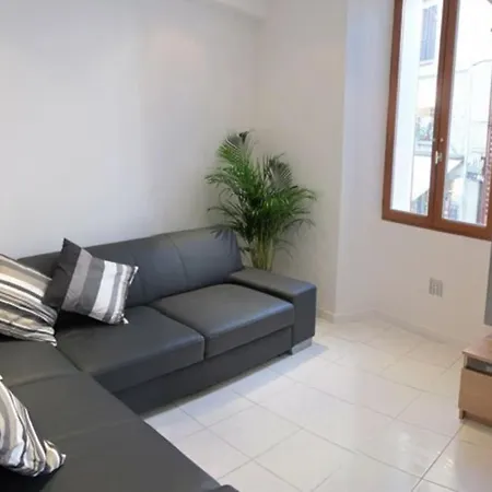 Heart Of Old 1 Min To Beach Apartment